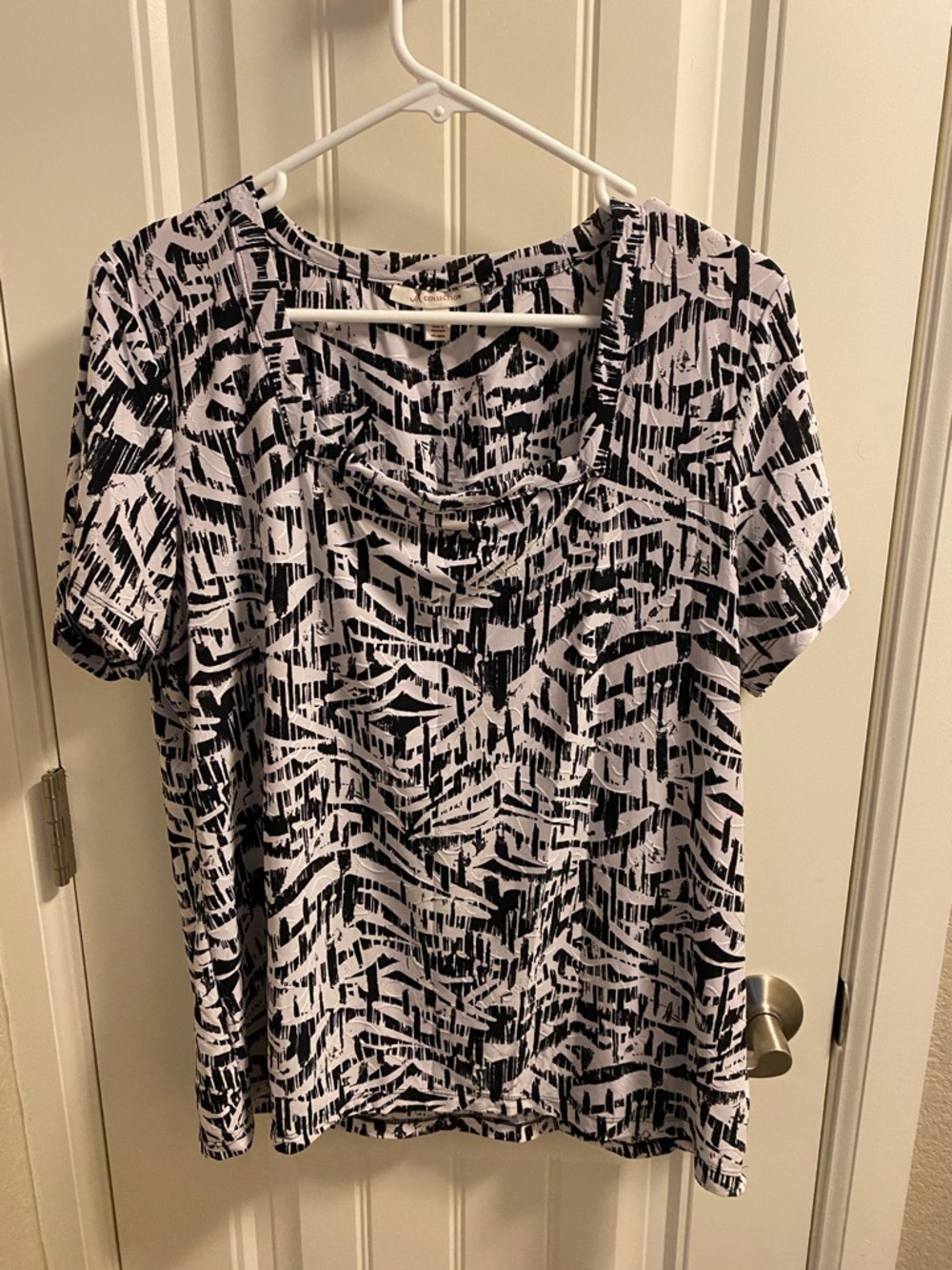 JM Collection L Top Black White Textured Blouse Stretch Large Shirt Lg